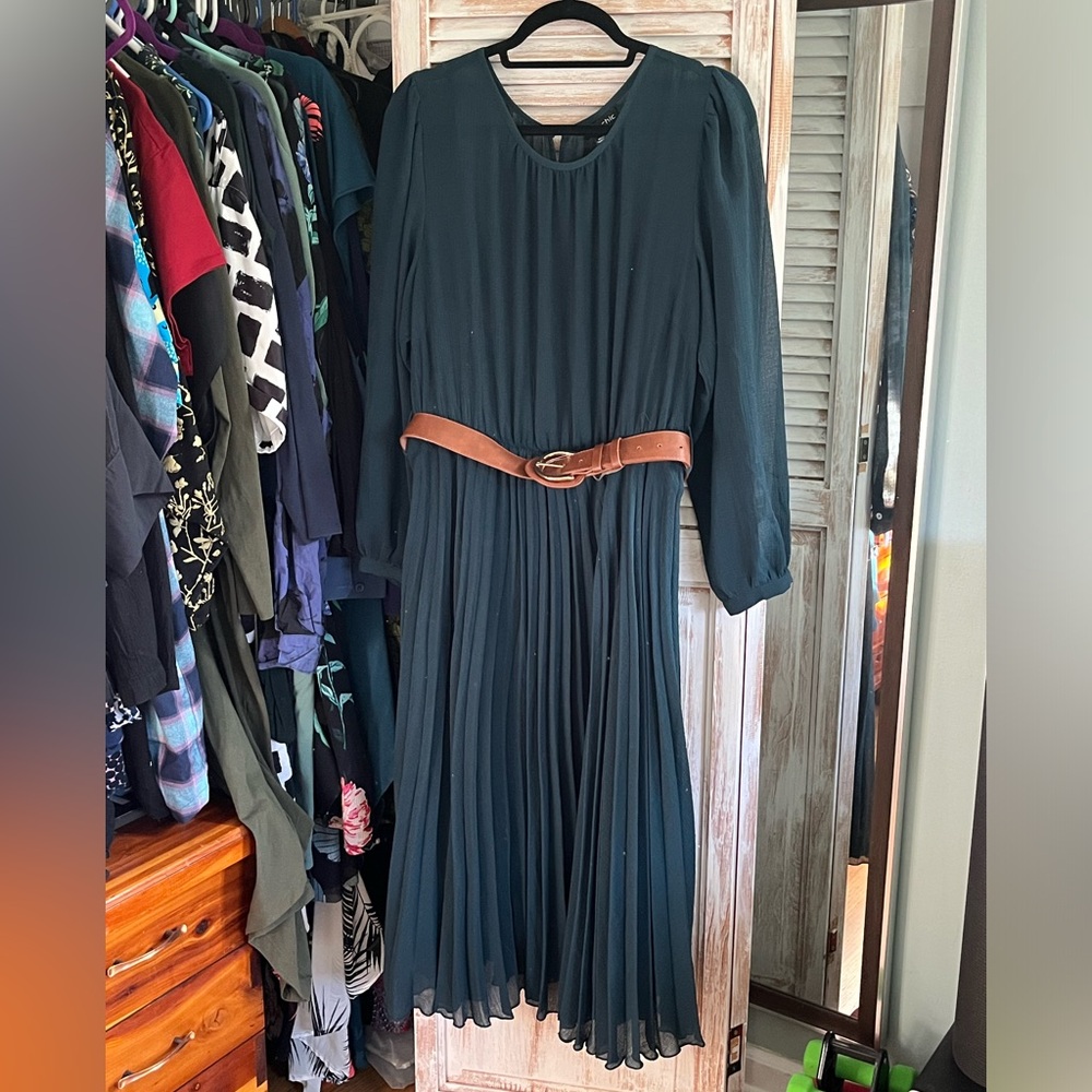 City Chic Love Pleat Elbow Sleeve dress in size 16, with belt